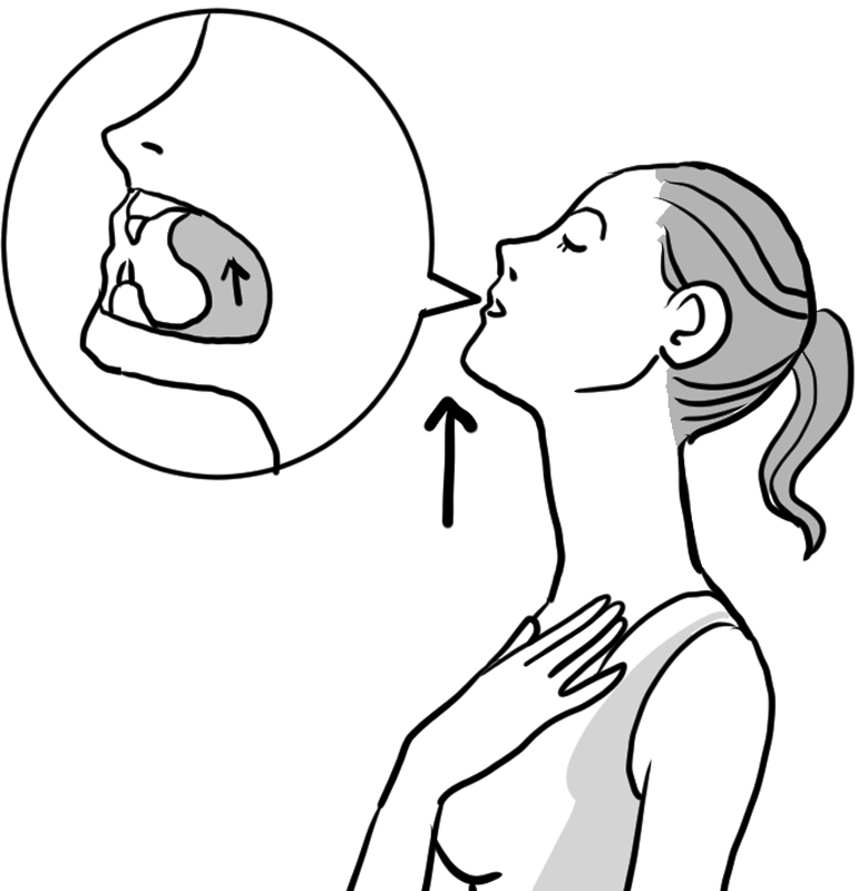 舌を上あごにつけ、下あごを突き出すように上を向き、その状態で15秒キープ。このとき鎖骨を両手で押さえたり、顔を左右にひねって少し上を向いたりするとより効果的。この動きを朝晩1回ずつ行うとよい。