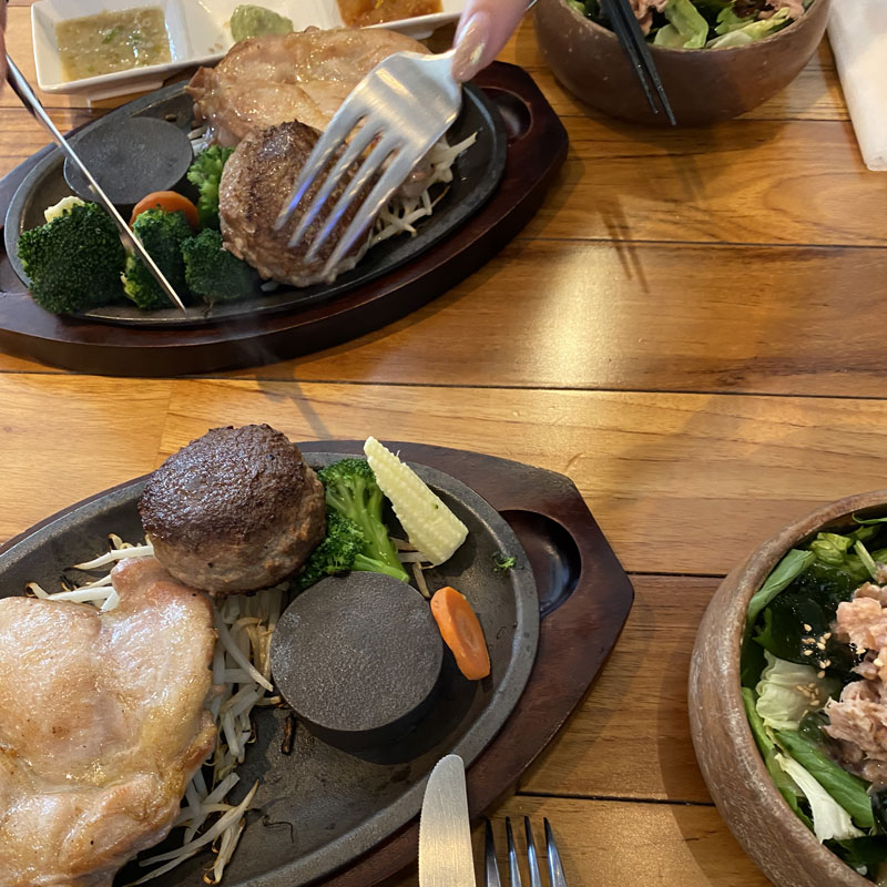 筋肉食堂のハンバーグ＆チキングリル