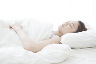 トップアスリートが実践する睡眠術 「R90テクニック」、”睡眠の質”を高めるその方法をスリープコ…