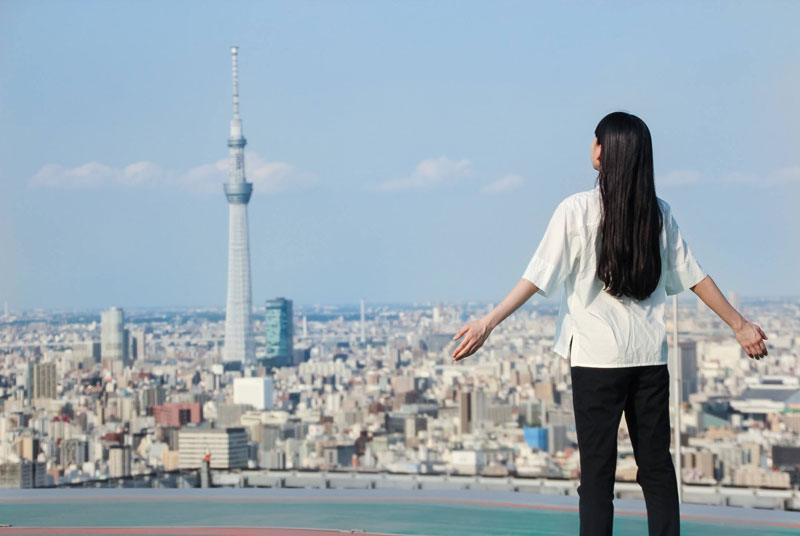 高層ビルの屋上からは360度の景色が広がり、中でも東京スカイツリーがそびえる姿は素晴らしい！