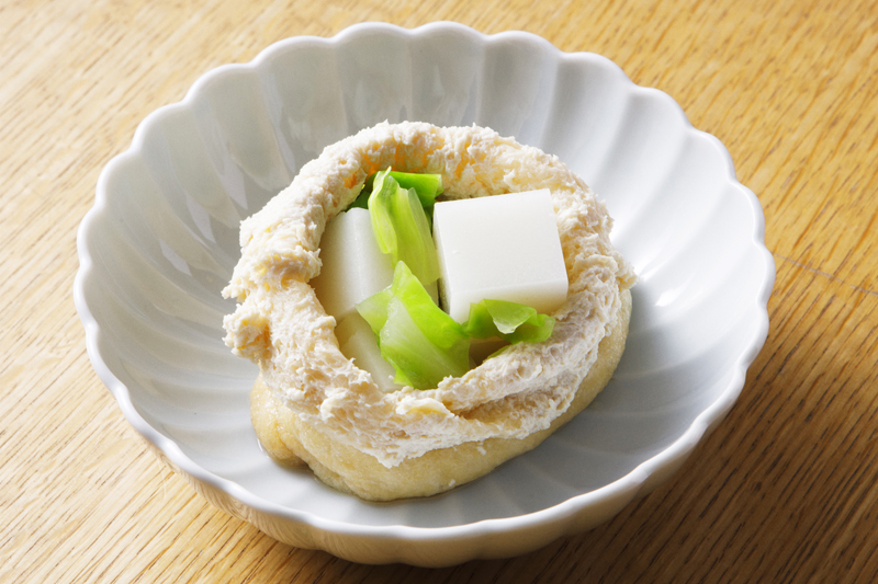 もち巾着の中には、刻んだキャベツが入っている