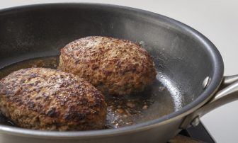 肉料理の旨みを引き出す9つのテク｜ひき肉は手で練らない、ソースは肉の”焦げ”で作る