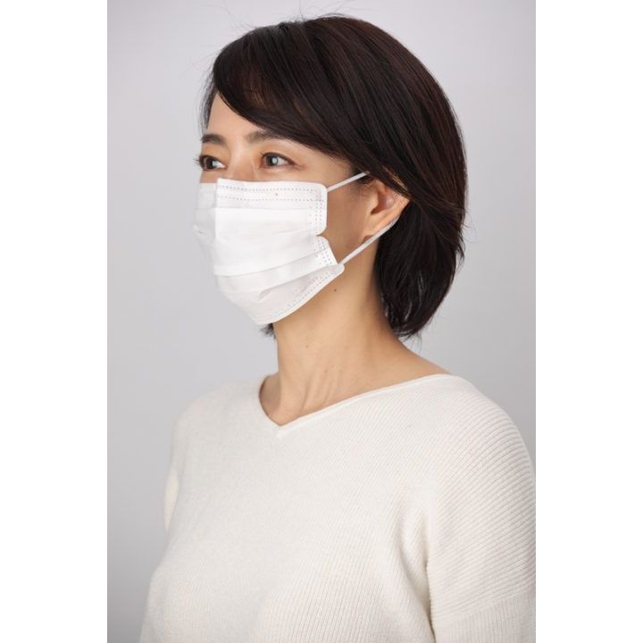 耳が痛くなりにくい MASKを女性が着けている