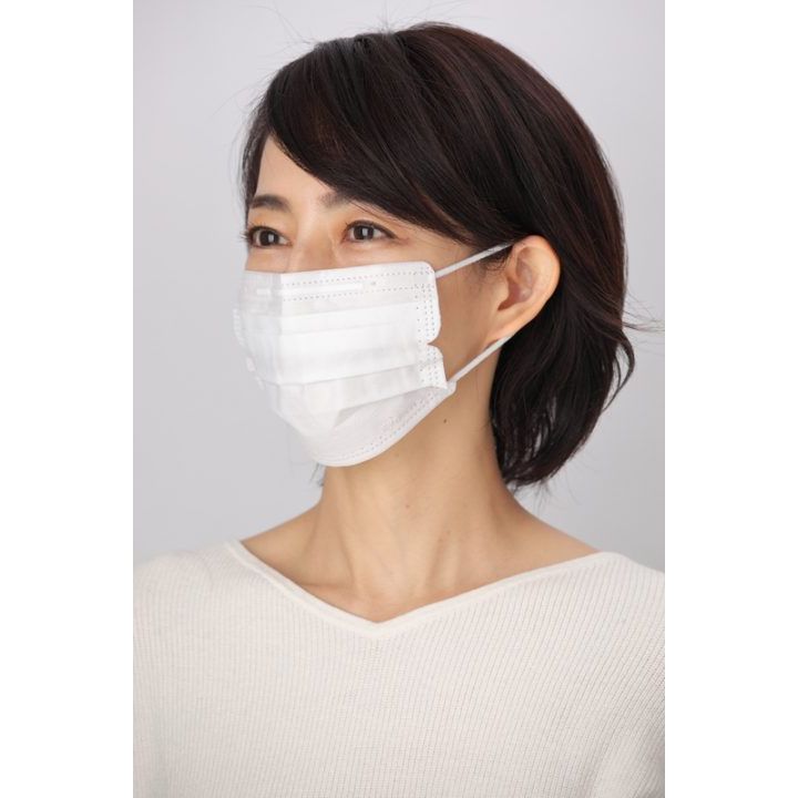 DISPOSABLE MASK プリーツ型マスクを女性が着けている