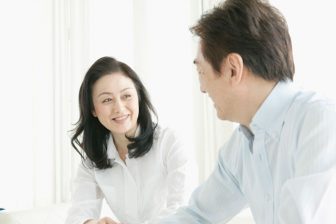 脱ぎっぱなしが当たり前のだらしない夫を改善する方法とは？『夫のトリセツ』著者が解説