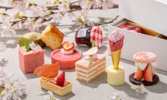 高級ホテルのアフタヌーンティーを自宅にテイクアウト！桜＆いちごのスイーツで春を満喫［コンラ…