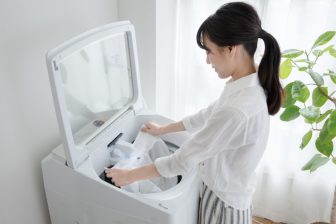 手間を劇的に減らす全自動洗濯機。ボタン1つで部分洗い、14kgまとめ洗いも【スマート家電レビュー…