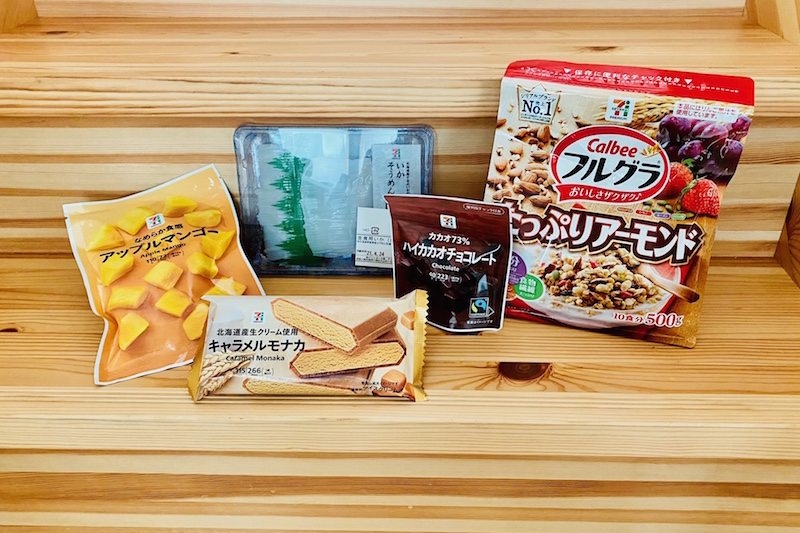 セブンイレブンのハイカカオチョコレート73％といかそうめんとキャラメルモナカアイスとアップルマンゴー冷凍とフルグラたっぷりアーモンド500g