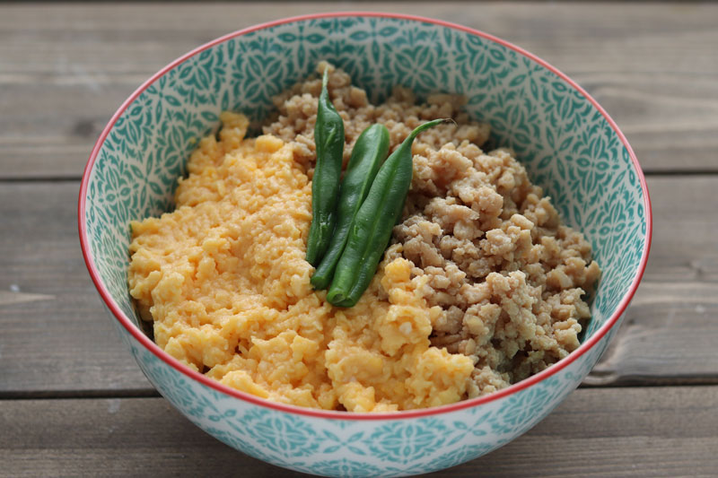 もあいかすみ ラクウマレシピのふわふわ卵が絶品「鶏そぼろ丼」