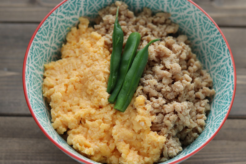 もあいかすみ ラクウマレシピのふわふわ卵が絶品「鶏そぼろ丼」