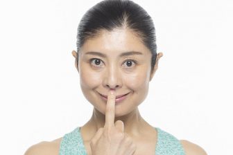 表情筋研究家が語る”デカ顏”の原因と小顔を目指す「10秒顔筋トレ」