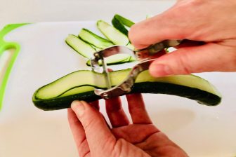 【これ買ってよかった！】料理研究家が愛用するT型ピーラー「野菜の皮むきにヘビロテ」の理由