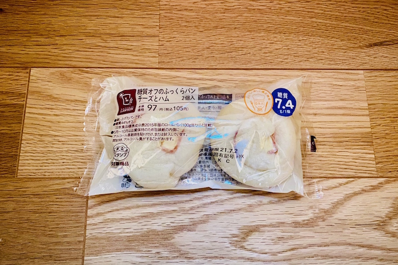 『NL　糖質オフのふっくらパン　チーズとハム　2個入』（ローソン）105円(税込)