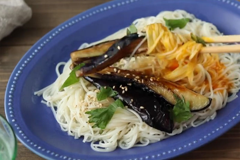 もあいかすみレシピ考案の「照りナスそうめん」