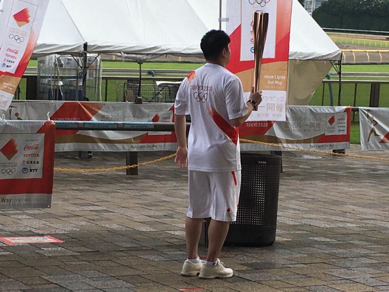 東京競馬場で行われるトーチキス