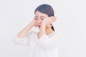 眼精疲労を和らげる「眼圧リセット」｜美容にもおすすめのマッサージ法を紹介