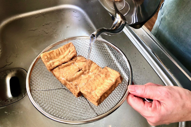 厚揚げの湯通しなどには小サイズが最適