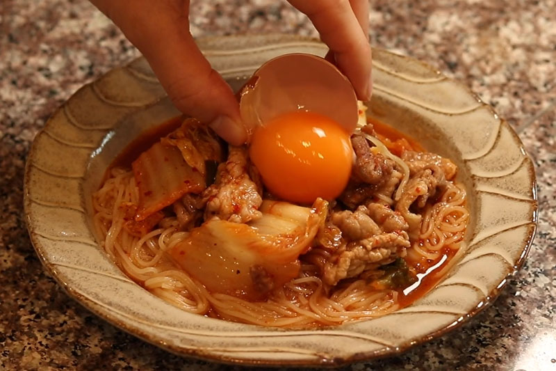 もあいかすみがレシピ考案した「豚キムチそうめん」