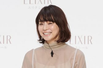 石田ゆり子が毎晩行う「いい1日だった」と思える “美肌ルーティーン”とは？