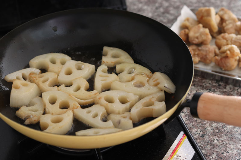 れんこんも揚げ焼きに