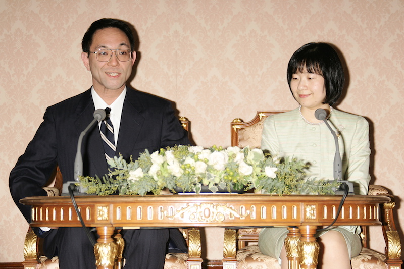 婚約内定会見に臨む黒田慶樹さん、清子さん（Ph／JMPA）