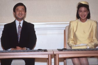 皇后雅子さまから黒田清子さん、小室眞子さんまで　皇室の婚約・結婚会見のファッションと秘話