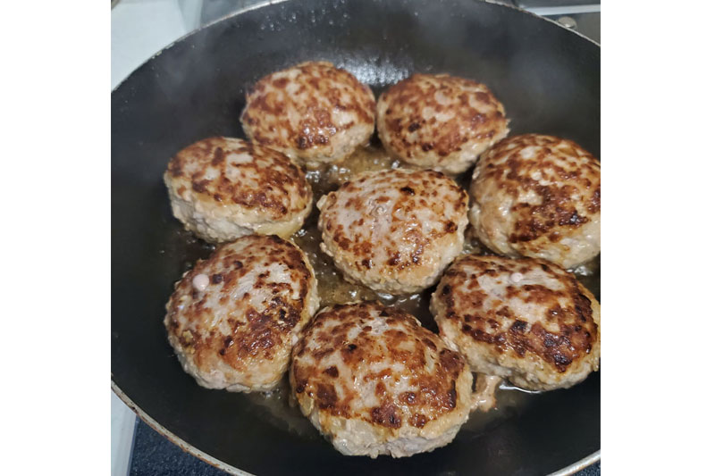 ハンバーグも最低限の手間で作る