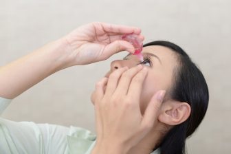 放置すると視力悪化！ドライアイ対策に「目を温める方法」を眼科医が解説