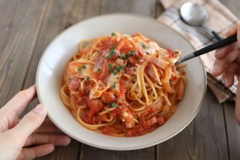 超濃厚！おうちで簡単お店超えパスタ「カマンベール トマトパスタ」【もあいかすみ ラクウマレシ…