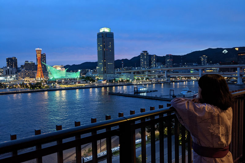 神戸みなと温泉 蓮　客室バルコニーからの夜景