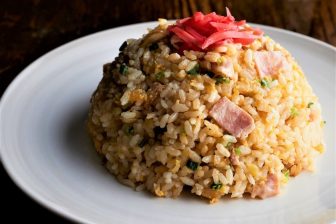 炊飯器でパラパラチャーハンが作れる！卵は最後に回し入れて5分保温するだけ