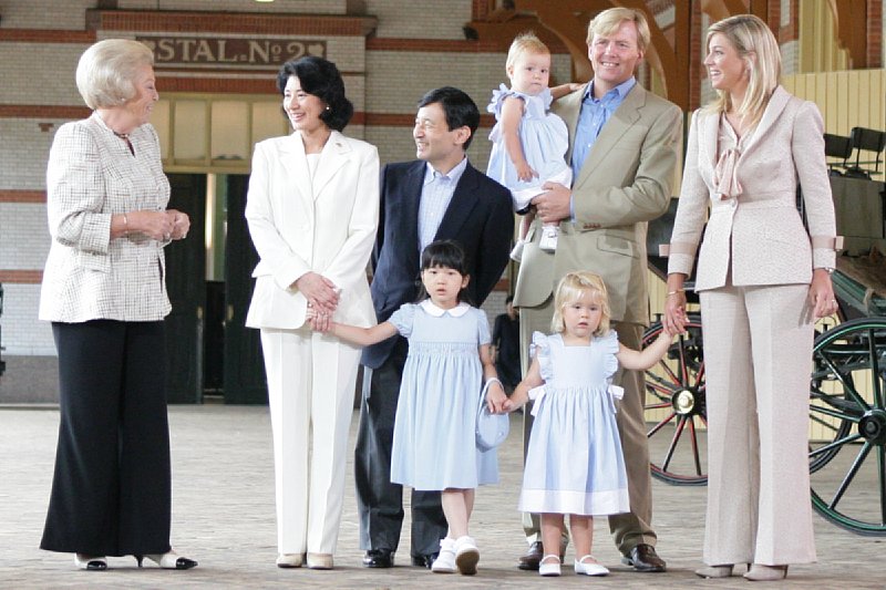 ご誕生からご成人まで！愛子さま、皇后雅子さまとの優美な母娘
