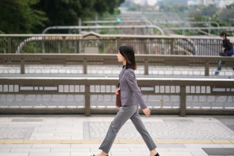 青学大フィジカルトレーナーが教えるダイエットの新常識「最寄り駅より1駅遠くから歩く」ではやせ…