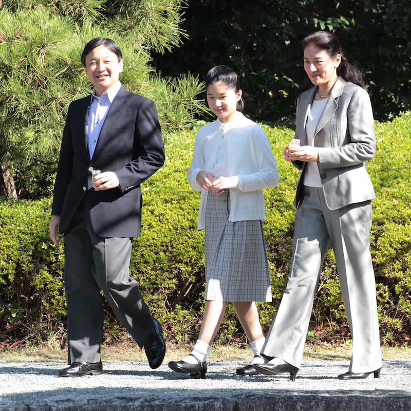 秋晴れの中、散策を楽しまれるご一家（2012年11月7日、Ph／横田紋子）