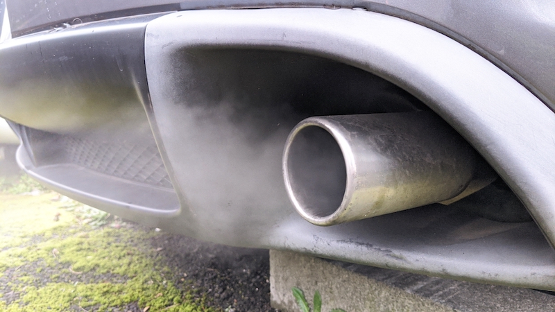 車の排気管