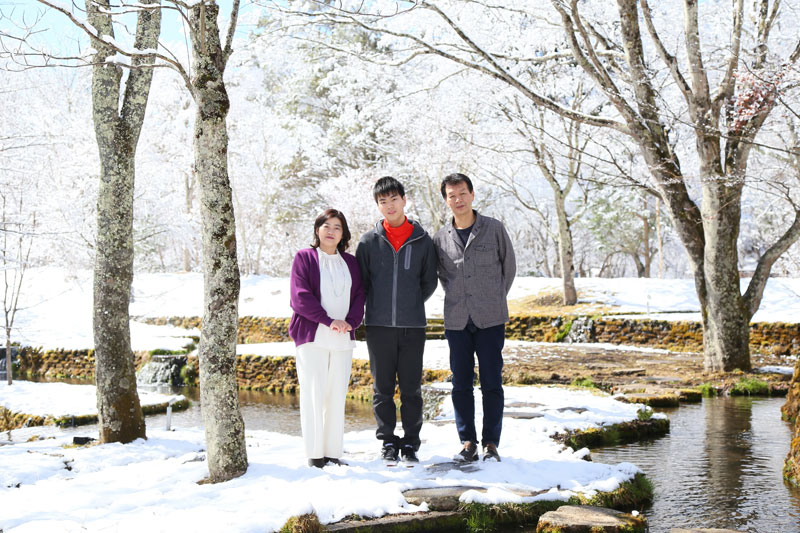 旅先でプロのカメラマンさんに家族写真をお願いするのもおすすめ