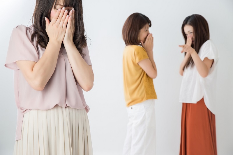 悪口の裏側には強い嫉妬心がある。間違いは正し、あとは関わらない（Ph／photoAC）