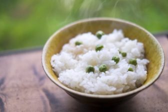 春は耳鳴りがしやすい？「咀嚼」が対策のカギ、おすすめの食べ物3つと漢方薬2つ