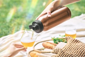 炭酸飲料を持ち運べる「真空断熱炭酸ボトル」がヒット！冷たいビールを入れて使用も