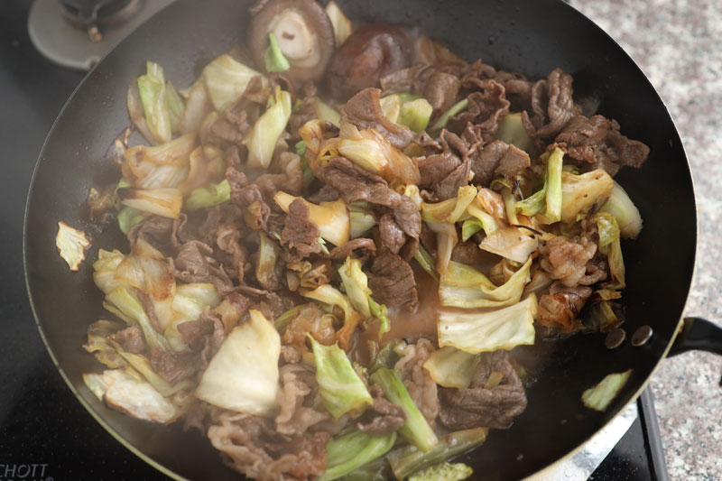 「極上キャベツすき焼き丼」