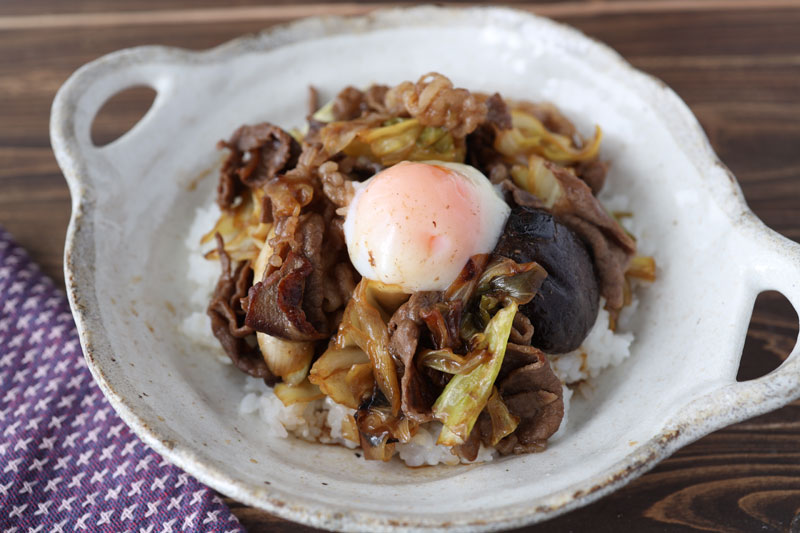 「極上キャベツすき焼き丼」