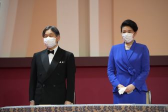 天皇陛下と8か月ぶり外出ご公務　皇后雅子さま、お気に入りのロイヤルブルーファッション