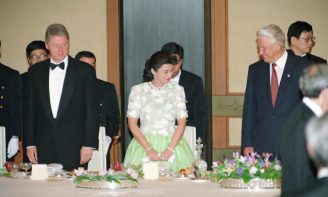 国際親善と皇室外交の旅 国際親善と皇室外交の旅 Amazon.co.jp: P2112H33 天皇皇后両陛下