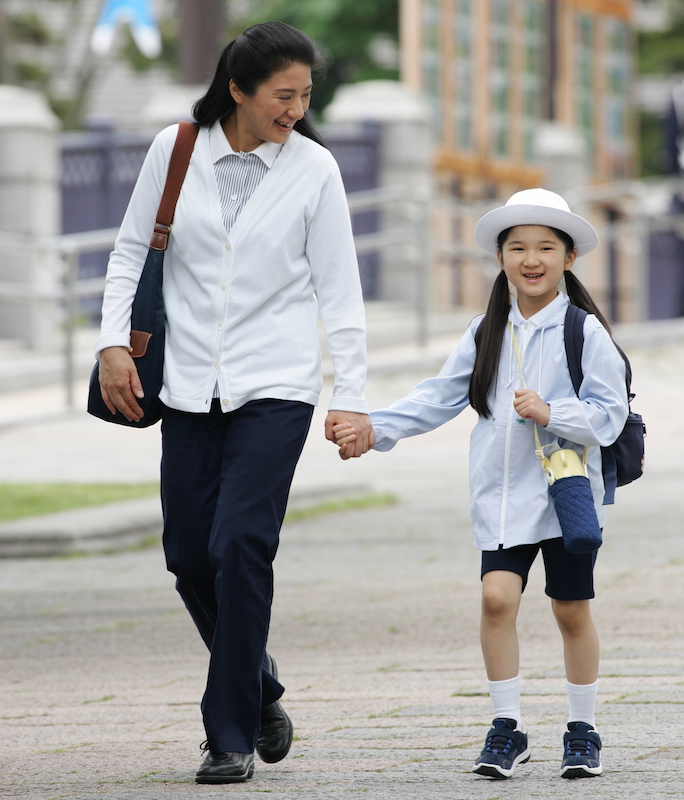 2008年5月、学習院初等科の遠足で葛西臨海公園（東京・江戸川区）へ行かれた雅子さまと愛子さま