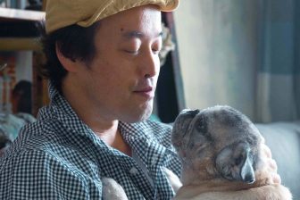 エレキコミック・やついいちろうとおじいちゃん犬との“終活”の日々が教えてくれる命との向き合い方