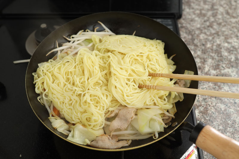 ごま油香る塩だれがやみつきに！「簡単絶品 塩焼きそば」