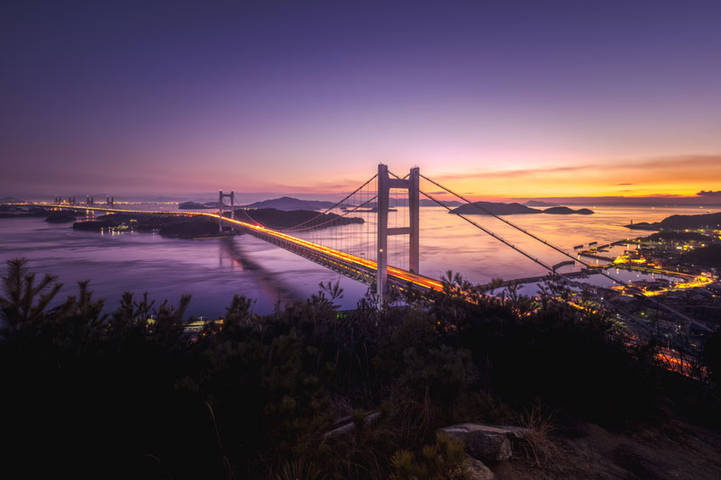 鷲羽山・瀬戸大橋　©岡山県観光連盟)