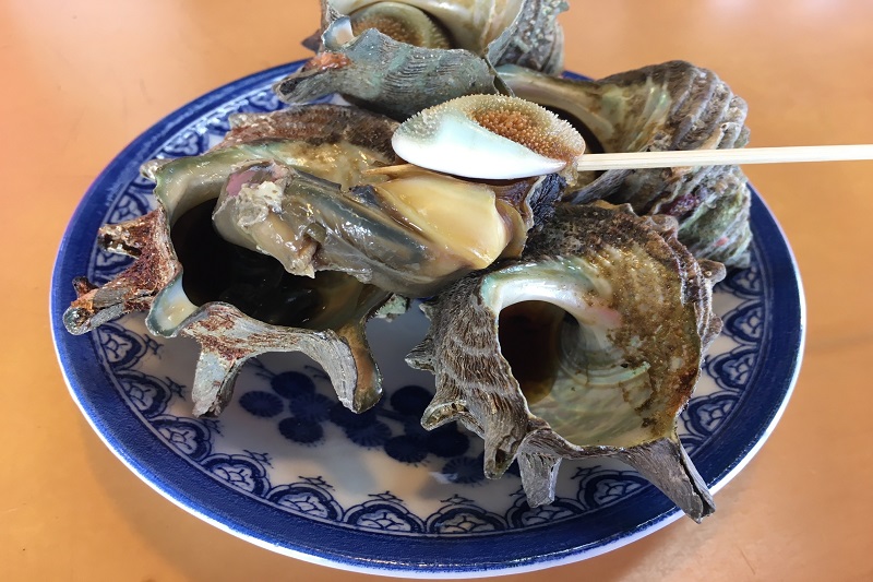 波戸岬名物のサザエ焼きは「うんまい！」