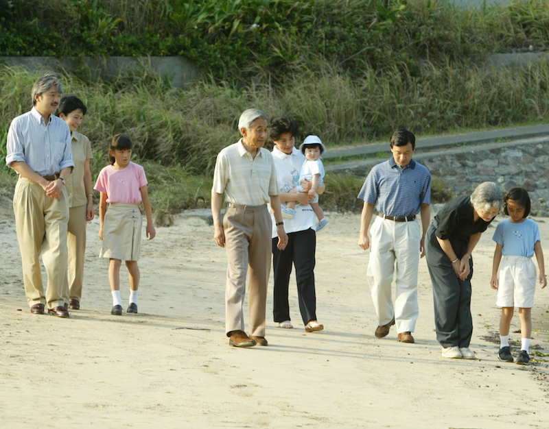 2002年8月、上皇上皇后両陛下（当時は天皇皇后両陛下）と秋篠宮ご夫妻、その長女・眞子さん、次女・佳子さまとともに静岡県下田市の須崎御用邸にて静養されたご一家