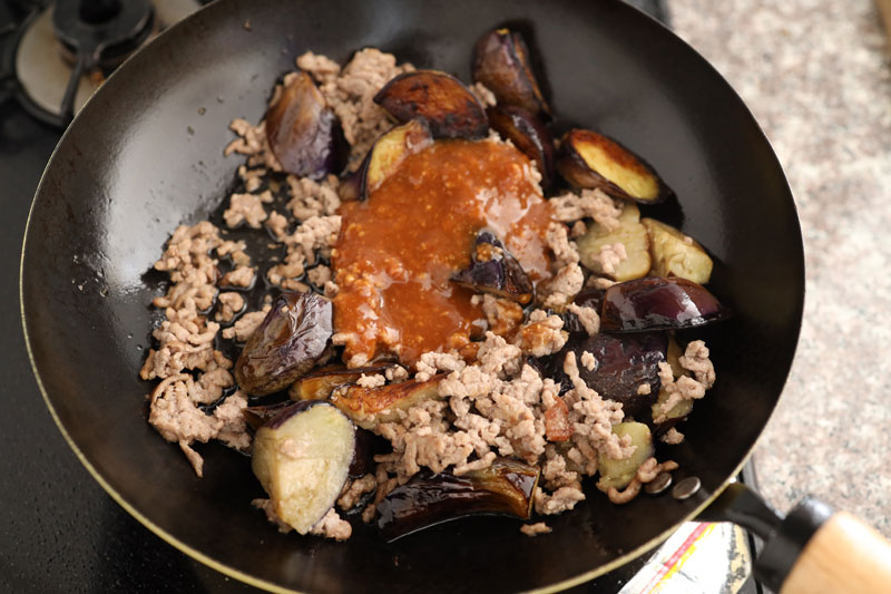 「ナスと挽き肉の甘味噌丼」